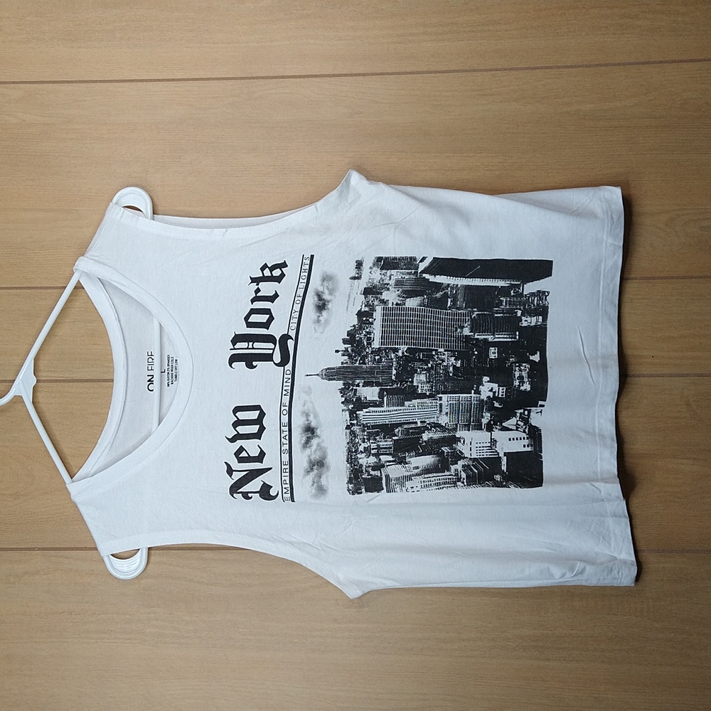 On Fire White New York Tank Top Size:  Size: L